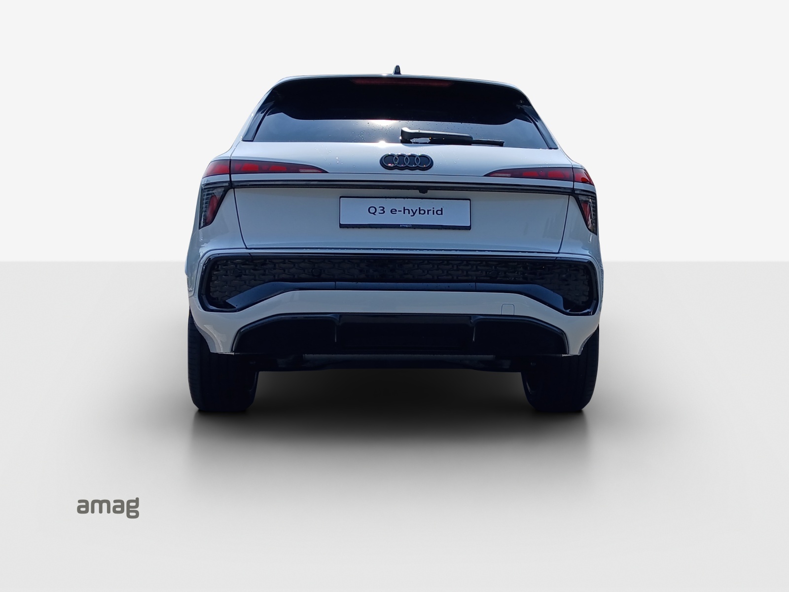 AUDI Q3 SUV e-hybrid 200 kW S tronig-showroom-element-3