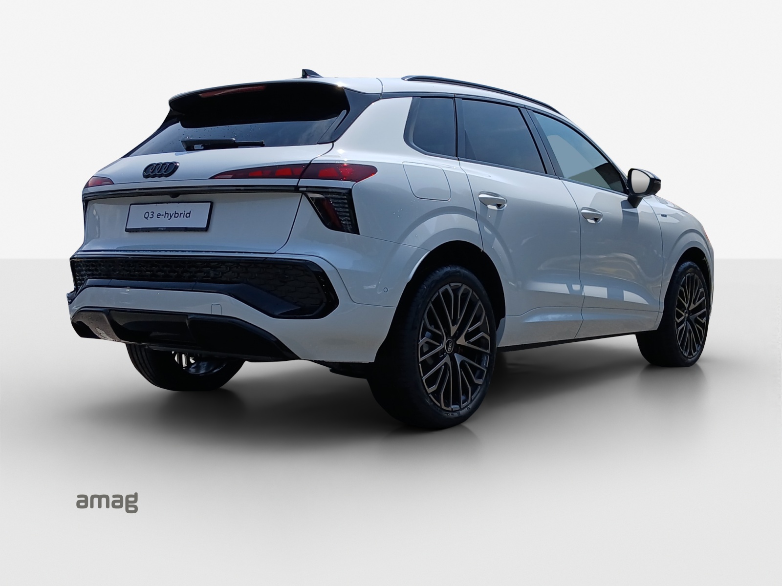 AUDI Q3 SUV e-hybrid 200 kW S tronig-image-4