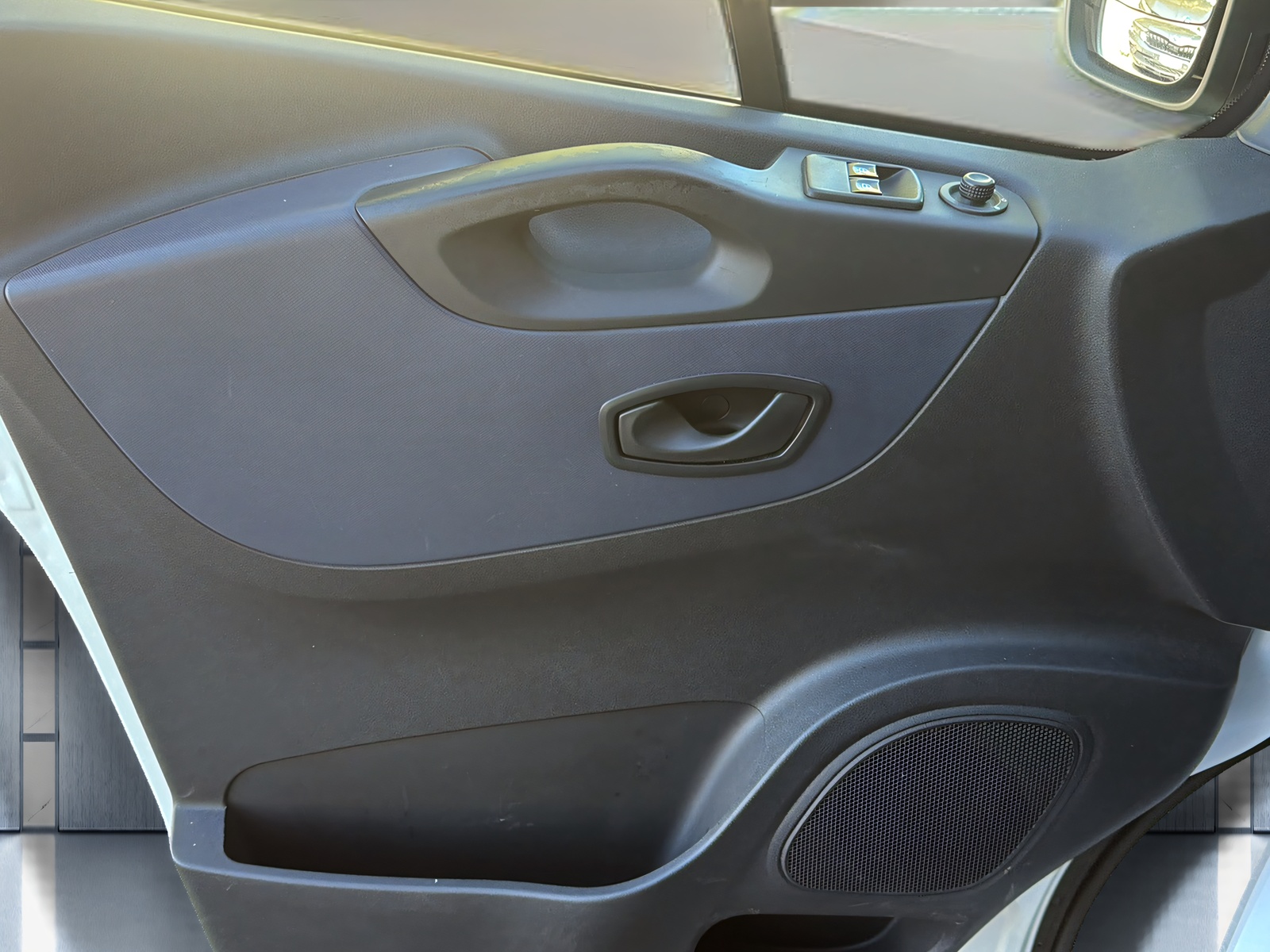 OPEL Vivaro Camper mit Durchstieg ins Dachzelt-image-10