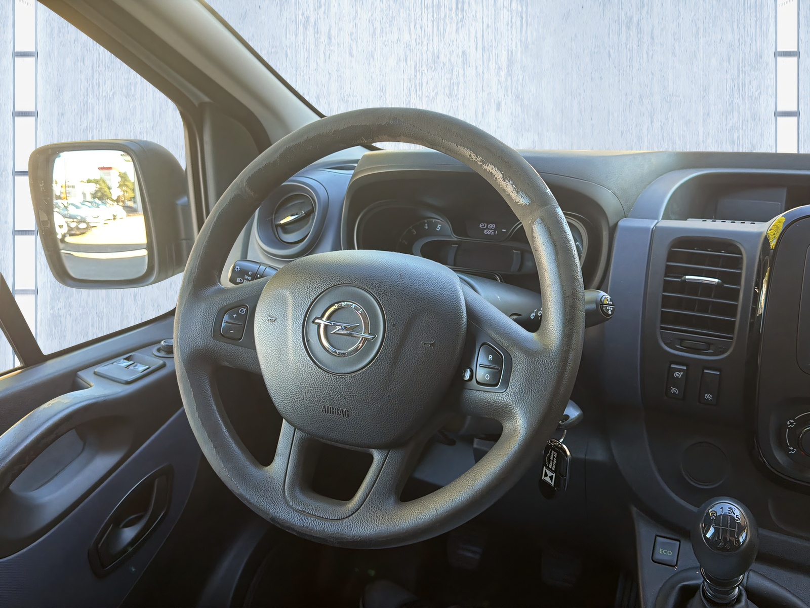 OPEL Vivaro Camper mit Durchstieg ins Dachzelt-image-11