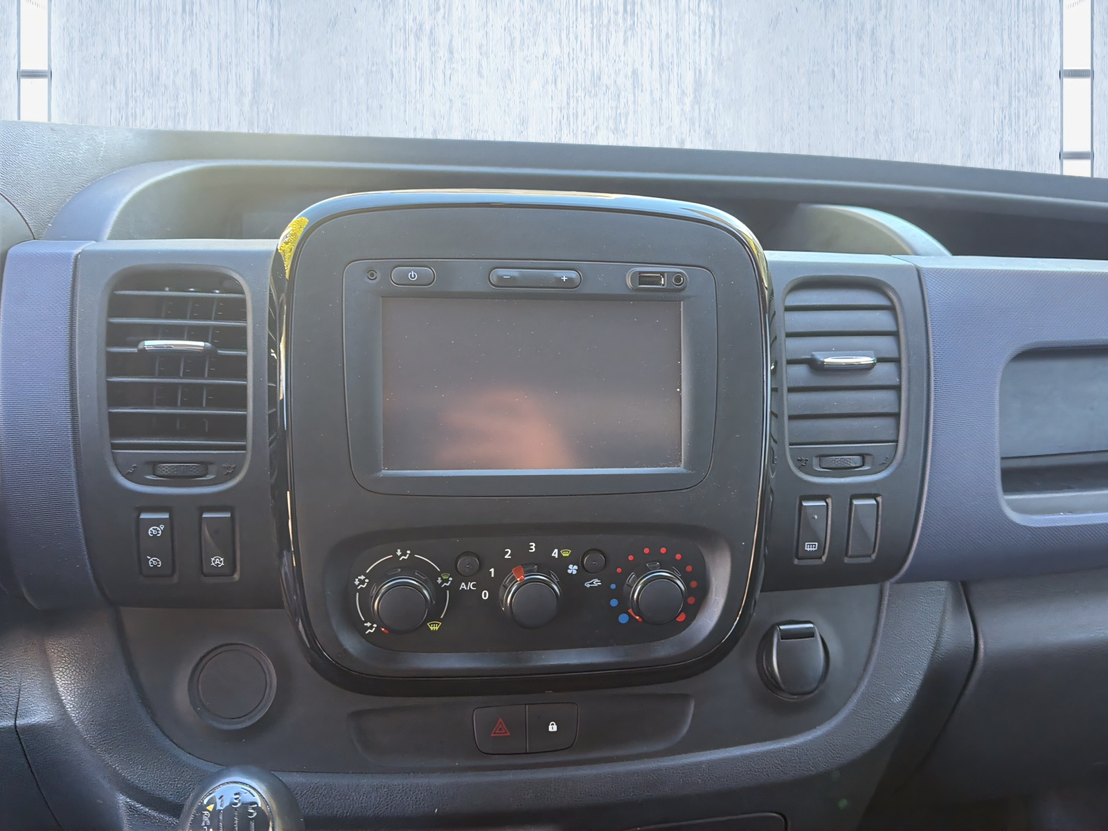 OPEL Vivaro Camper mit Durchstieg ins Dachzelt-image-14