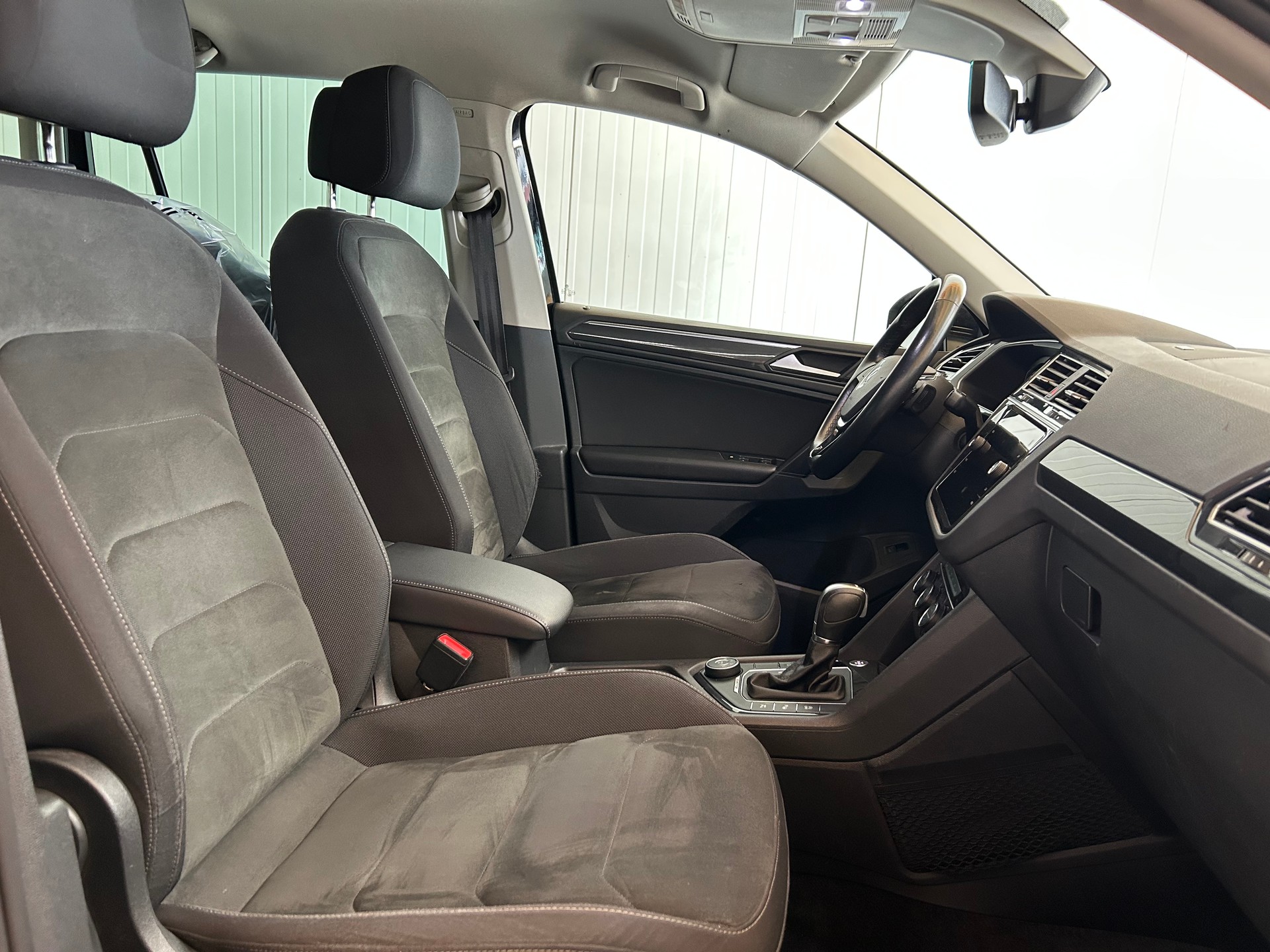VW Tiguan 2.0 TDI SCR Highline 4Motion DSG-image-15