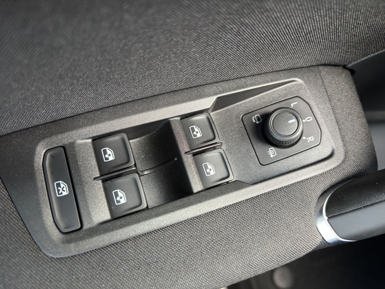 VW Touran 1.5 TSI EVO Comfortline DSG mit AHK, Frontscheibenheizung & Rückfahrkamera-image-29