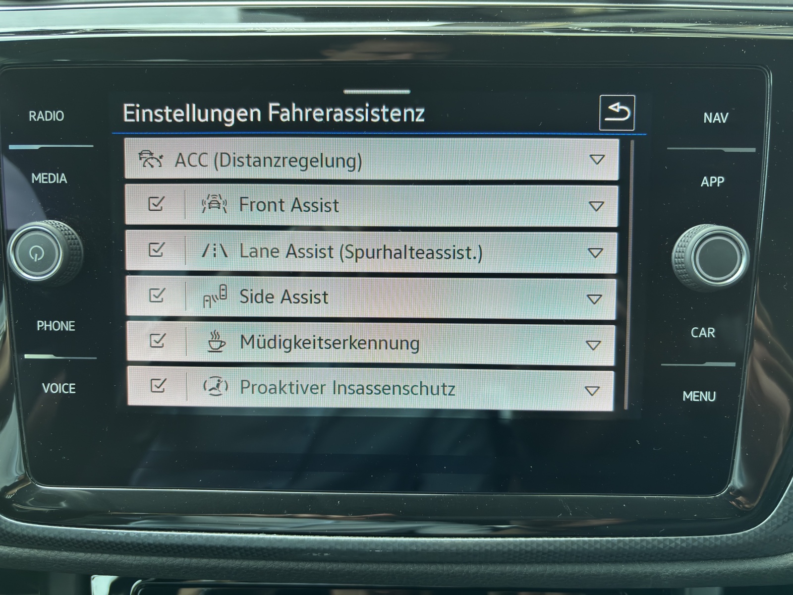 VW Touran 1.5 TSI EVO Comfortline DSG mit AHK, Frontscheibenheizung & Rückfahrkamera-image-24