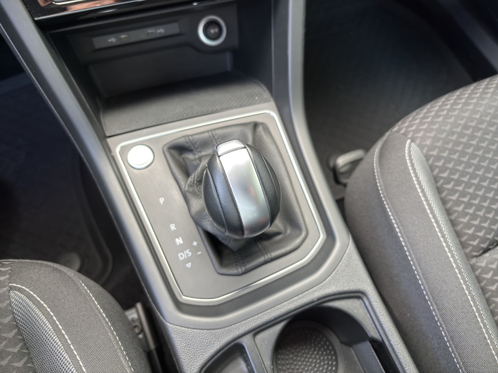 VW Touran 1.5 TSI EVO Comfortline DSG mit AHK, Frontscheibenheizung & Rückfahrkamera-image-18