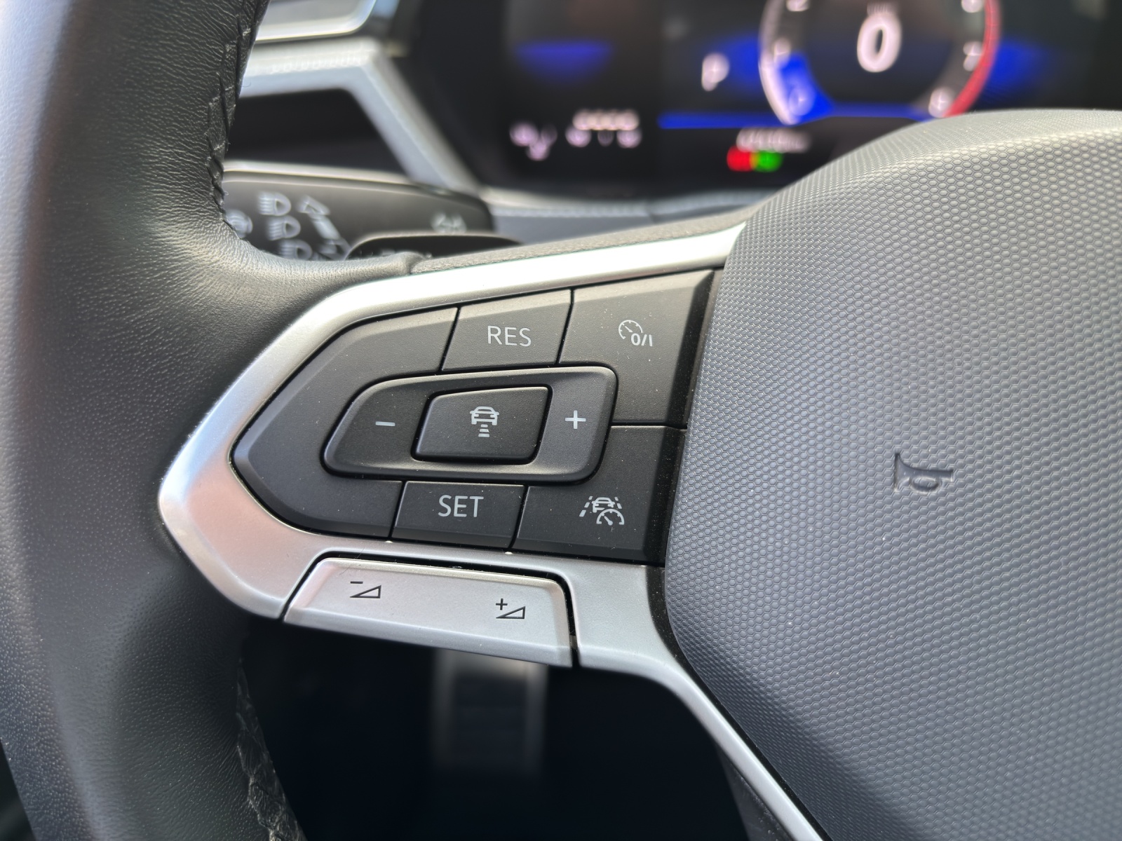 VW Touran 1.5 TSI EVO Comfortline DSG mit AHK, Frontscheibenheizung & Rückfahrkamera-image-14