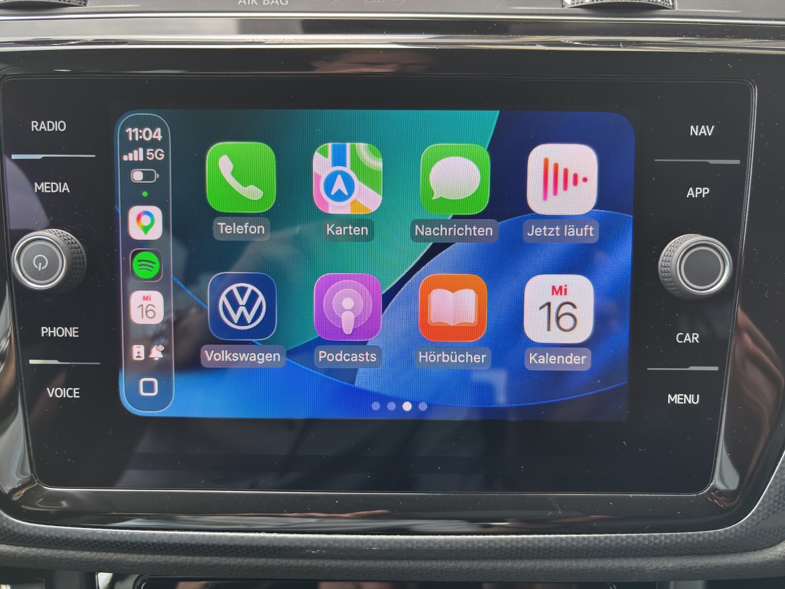 VW Touran 1.5 TSI EVO Comfortline DSG mit AHK, Frontscheibenheizung & Rückfahrkamera-image-22