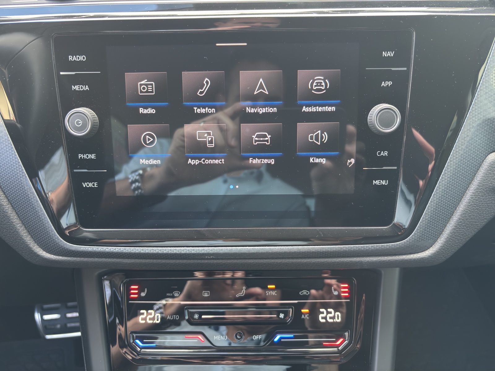 VW Touran 1.5 TSI EVO Comfortline DSG mit AHK, Frontscheibenheizung & Rückfahrkamera-image-17