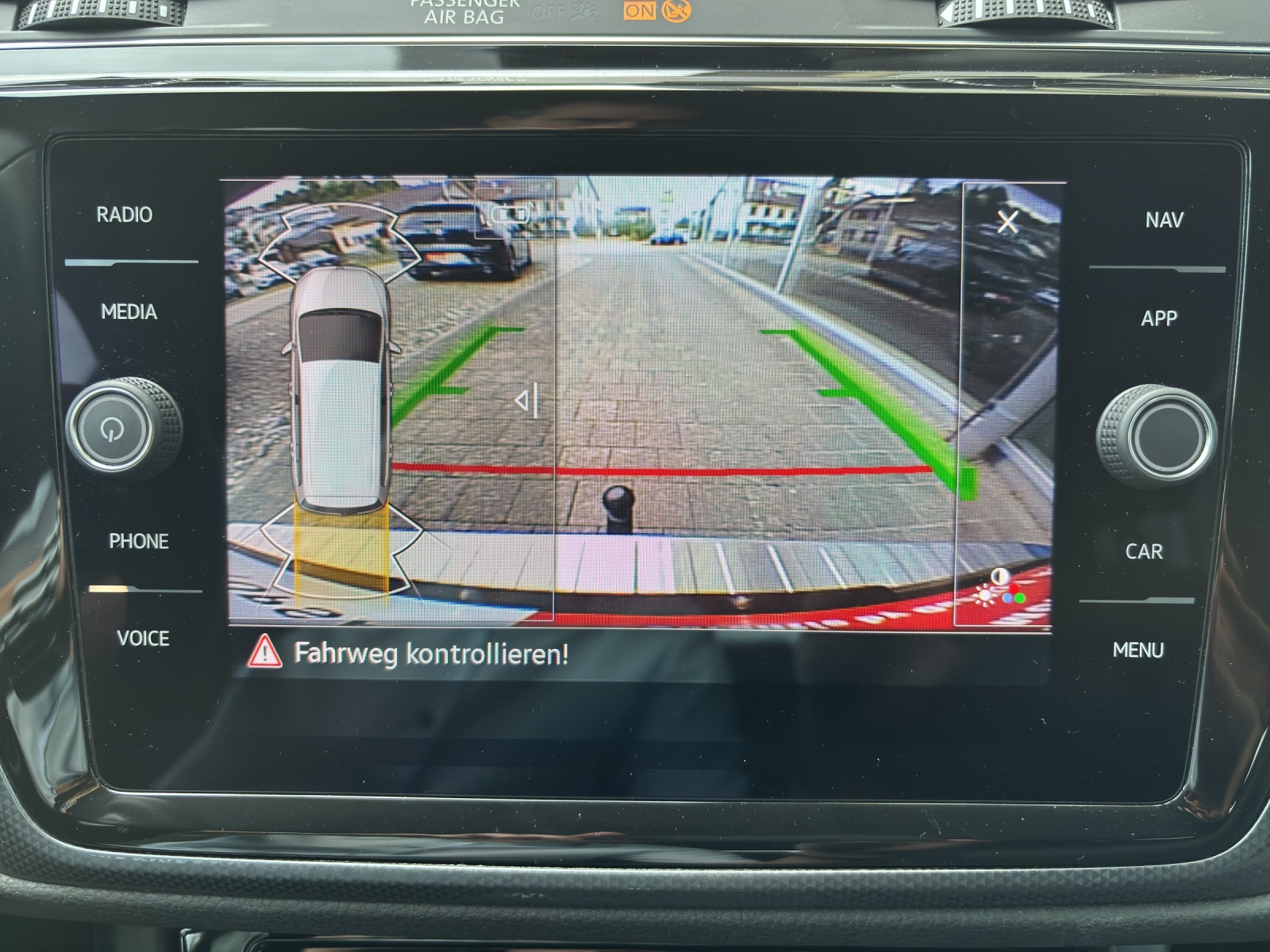 VW Touran 1.5 TSI EVO Comfortline DSG mit AHK, Frontscheibenheizung & Rückfahrkamera-image-23