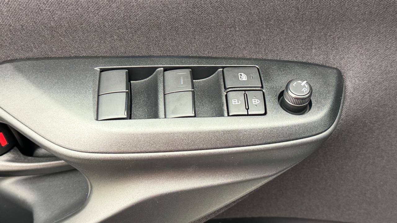 TOYOTA Yaris 1.5 Sport e-CVT-image-9