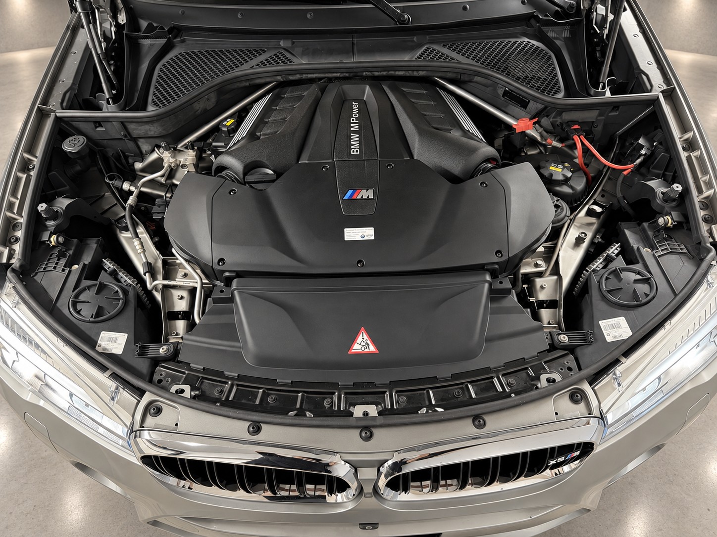 BMW X5M F85 mit 4.4 V8 Biturbo und 575PS 1.Hand ab MFK-image-16