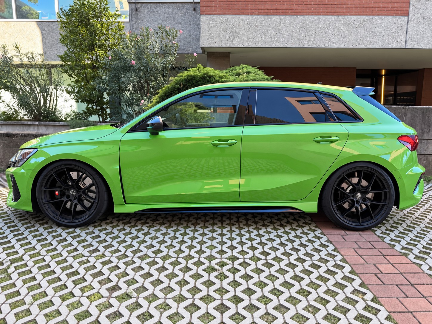 AUDI RS3 Sportback 2.5 TSI quattro S-tronic-image-2