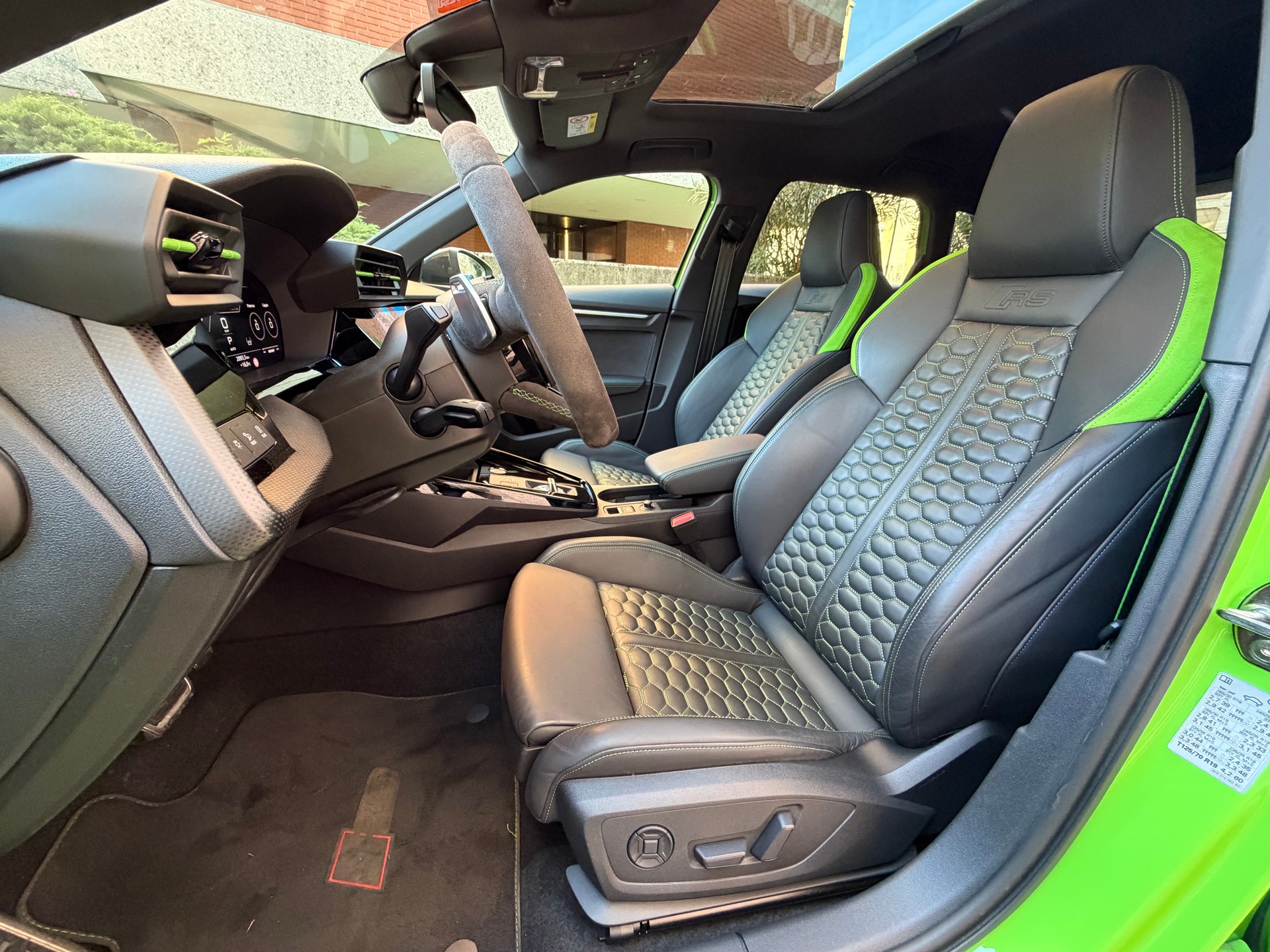 AUDI RS3 Sportback 2.5 TSI quattro S-tronic-image-7