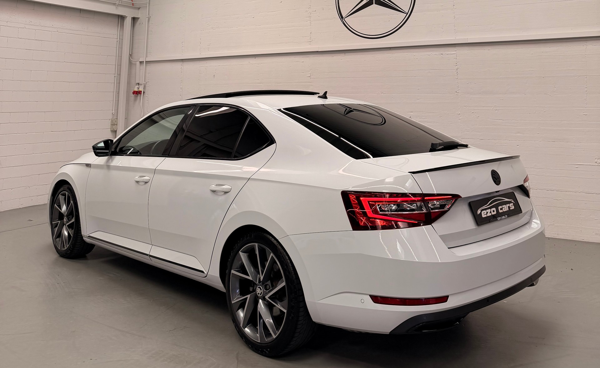 SKODA Superb 2.0 TSI SportLine+ DSG Limited White Performance CH Fahrzeug-image-6