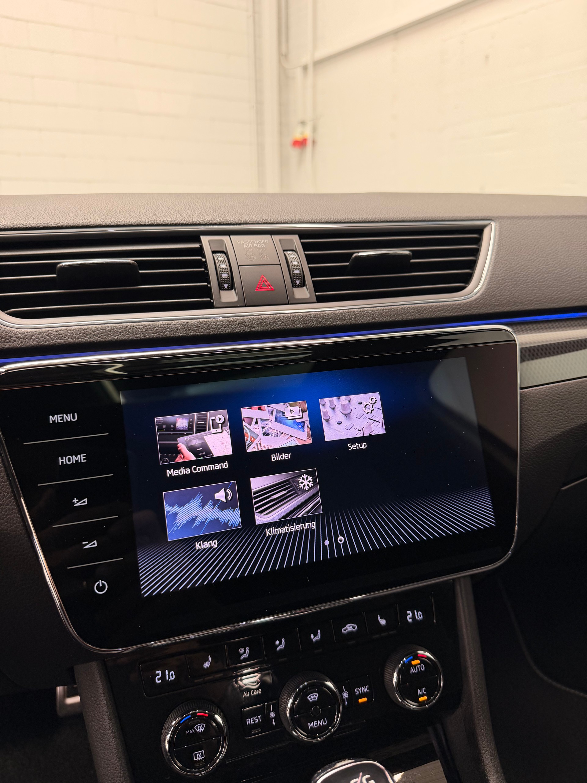 SKODA Superb 2.0 TSI SportLine+ DSG Limited White Performance CH Fahrzeug-image-24
