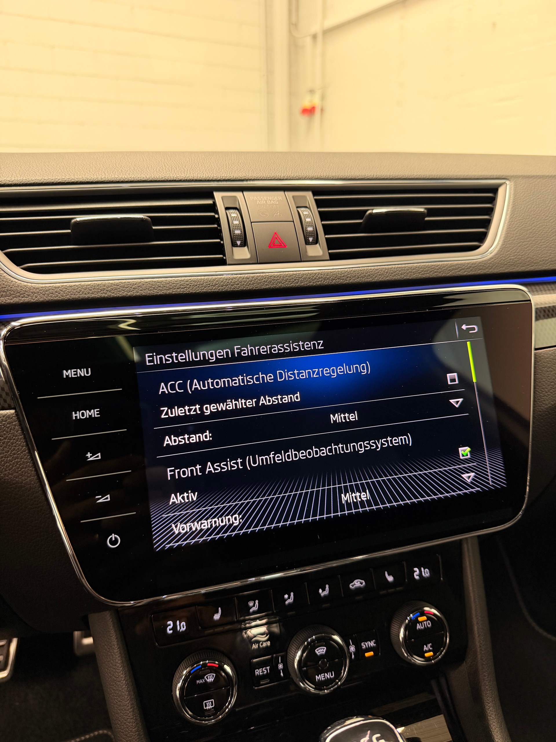 SKODA Superb 2.0 TSI SportLine+ DSG Limited White Performance CH Fahrzeug-image-25