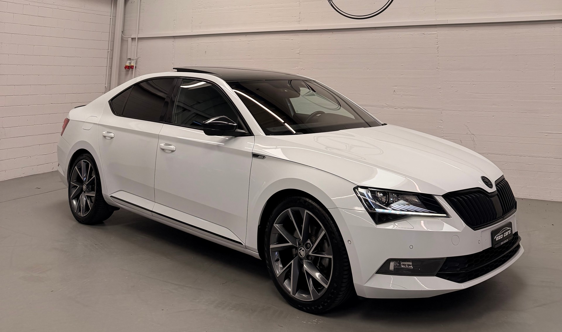 SKODA Superb 2.0 TSI SportLine+ DSG Limited White Performance CH Fahrzeug-image-1