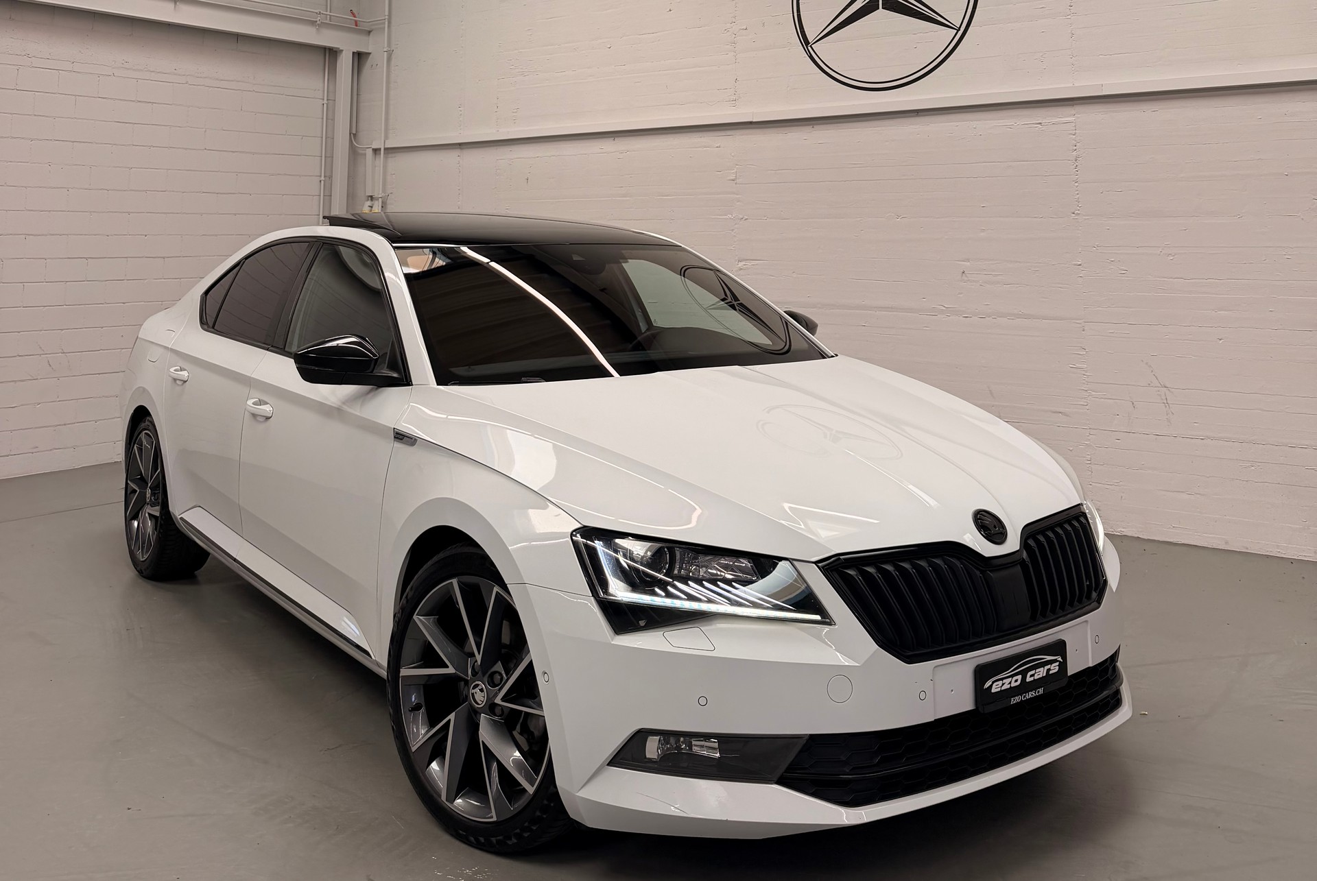 SKODA Superb 2.0 TSI SportLine+ DSG Limited White Performance CH Fahrzeug-image-3