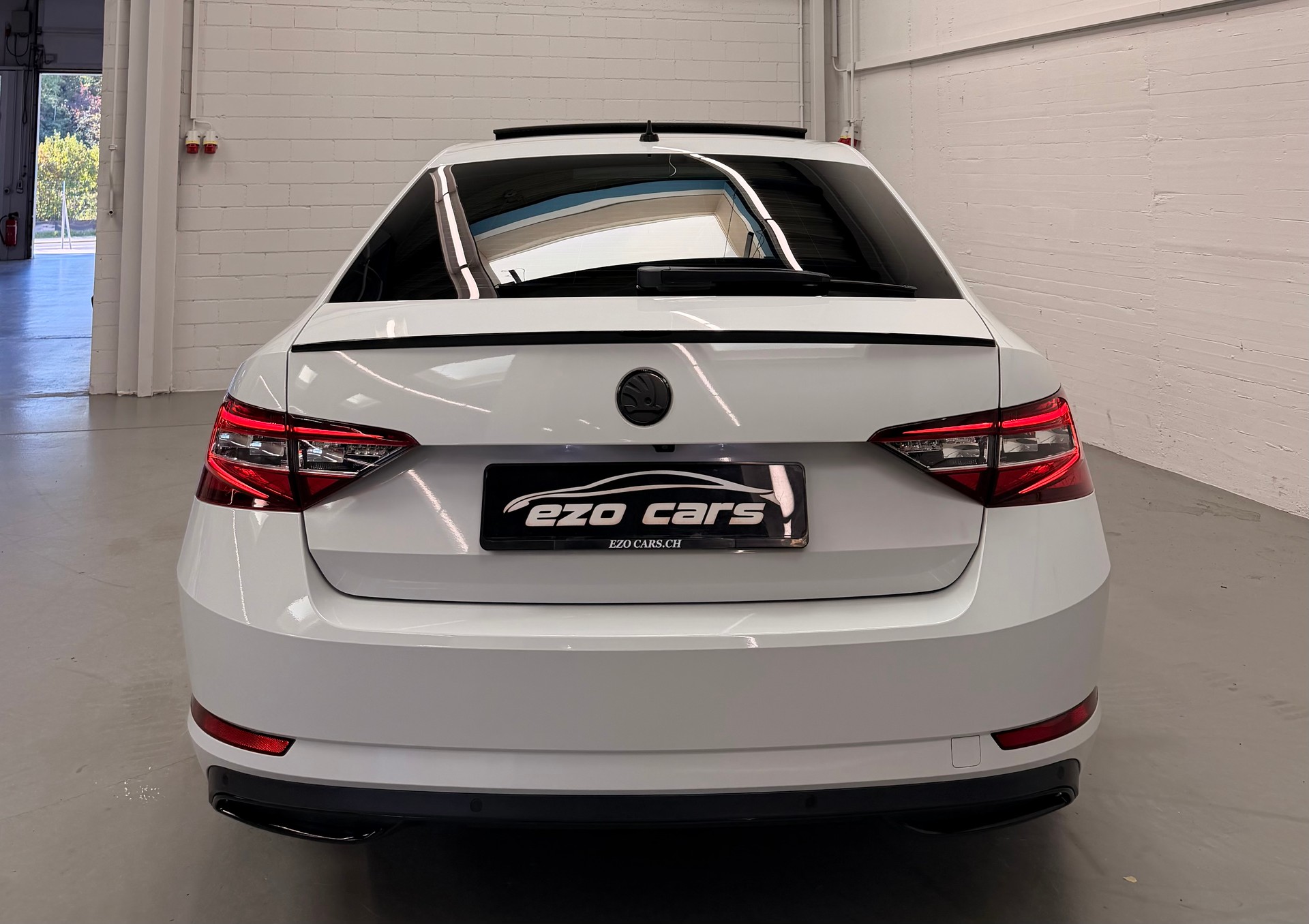 SKODA Superb 2.0 TSI SportLine+ DSG Limited White Performance CH Fahrzeug-image-8