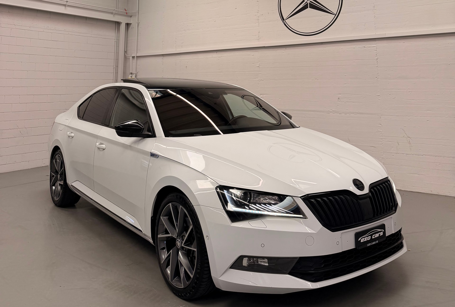 SKODA Superb 2.0 TSI SportLine+ DSG Limited White Performance CH Fahrzeug-image-0