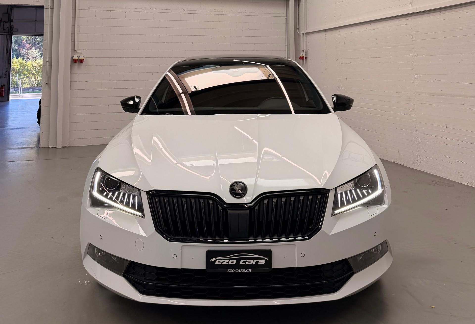 SKODA Superb 2.0 TSI SportLine+ DSG Limited White Performance CH Fahrzeug-image-2