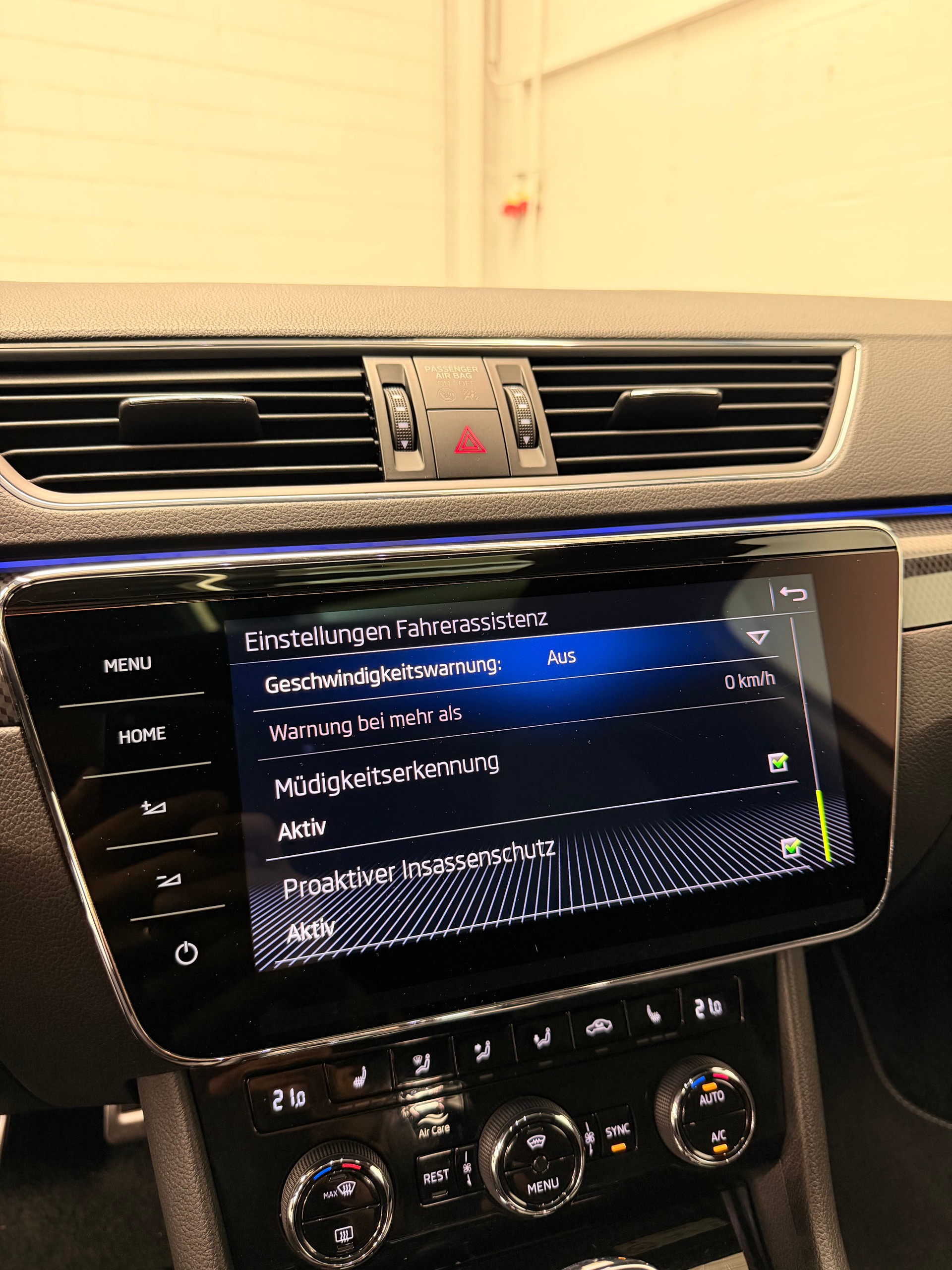 SKODA Superb 2.0 TSI SportLine+ DSG Limited White Performance CH Fahrzeug-image-28