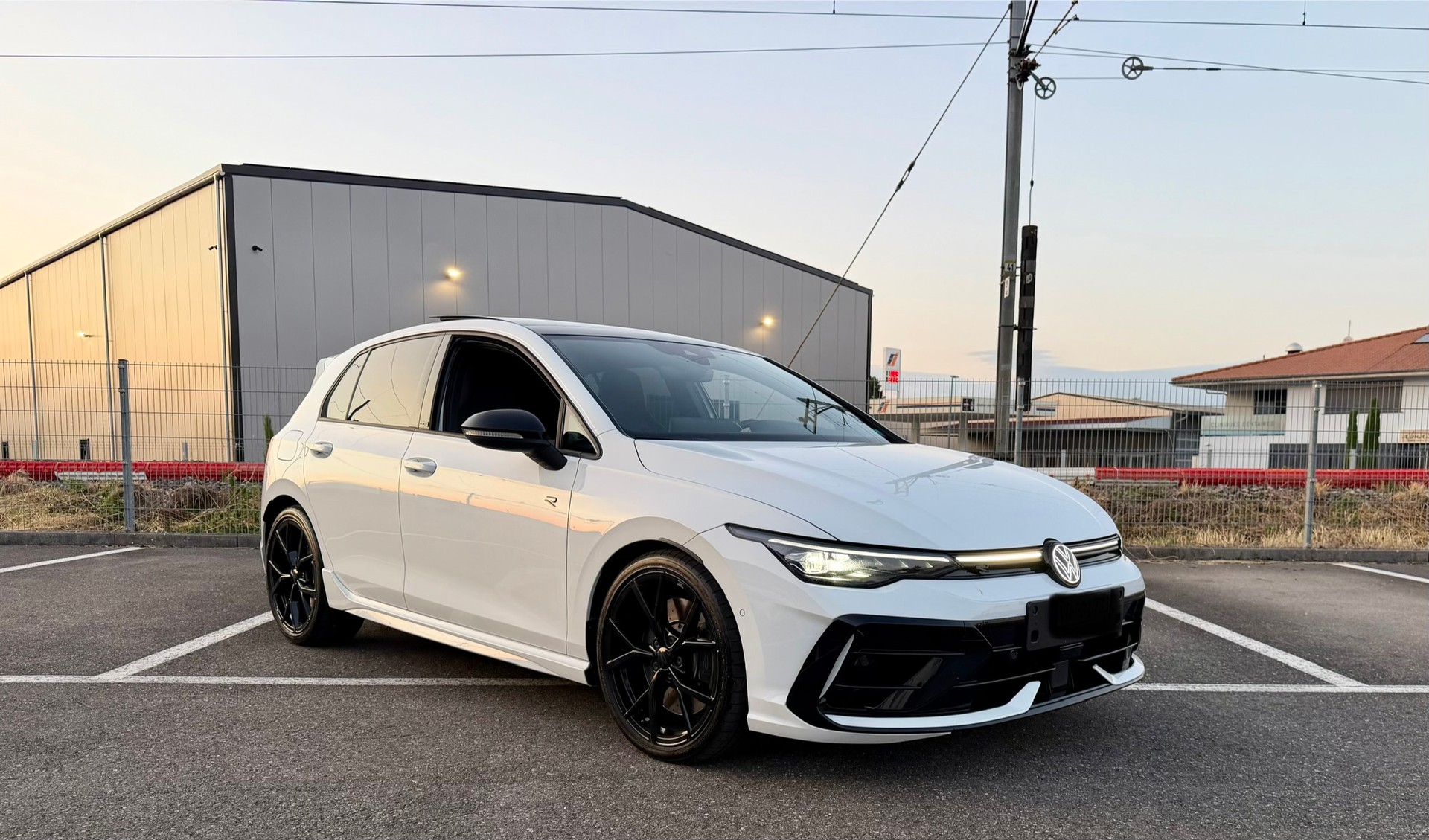 VW Golf R 8.5 2.0 TSI 4 Motion black édition-image-3