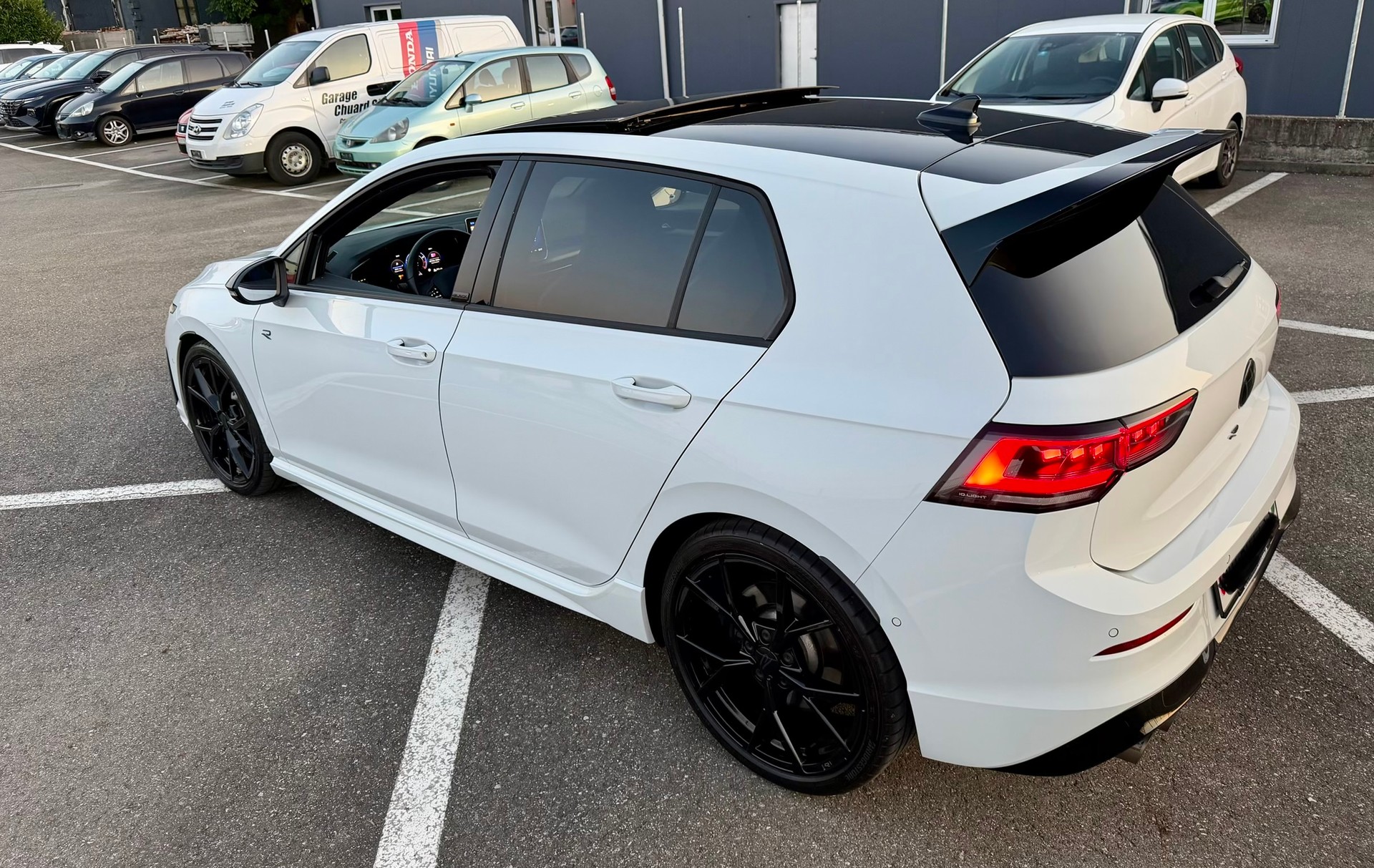 VW Golf R 8.5 2.0 TSI 4 Motion black édition-image-0