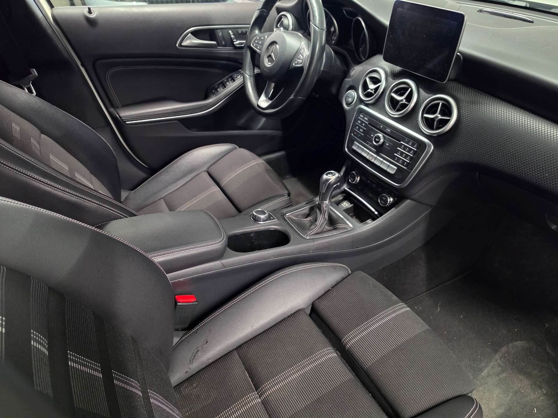 MERCEDES-BENZ A 200-image-10