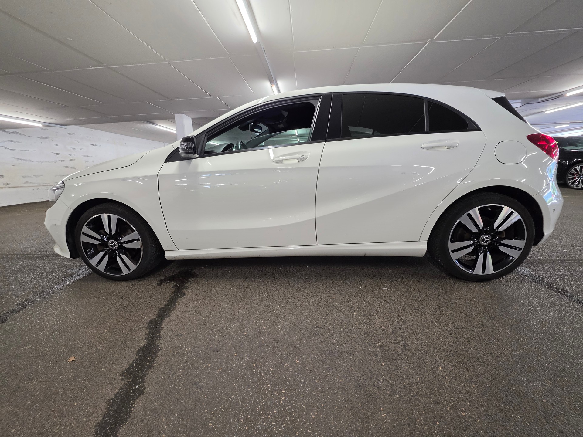 MERCEDES-BENZ A 200-image-6