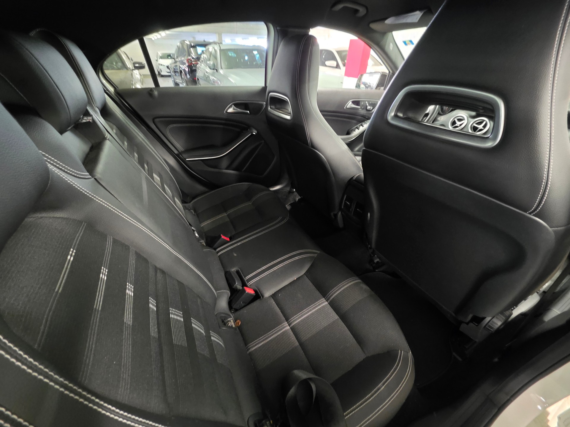 MERCEDES-BENZ A 200-image-9