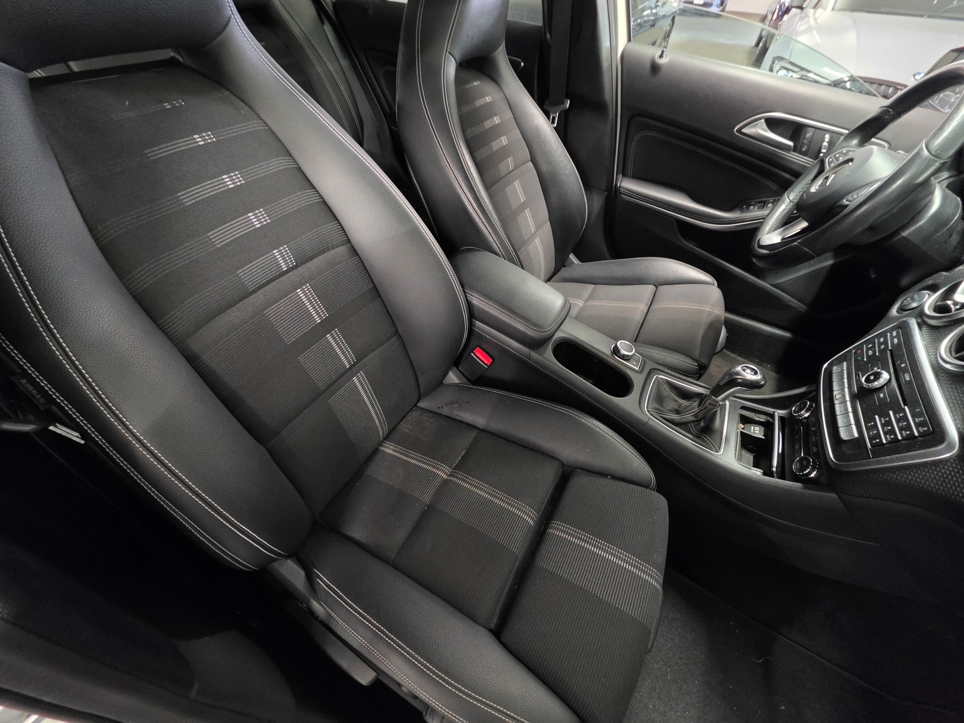 MERCEDES-BENZ A 200-image-11