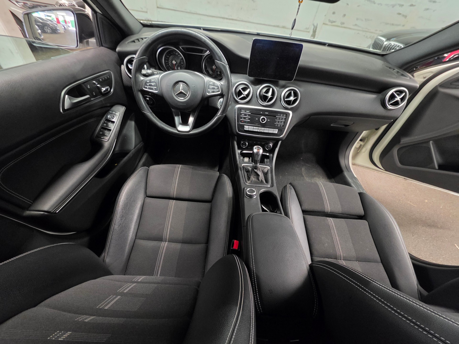 MERCEDES-BENZ A 200-image-8