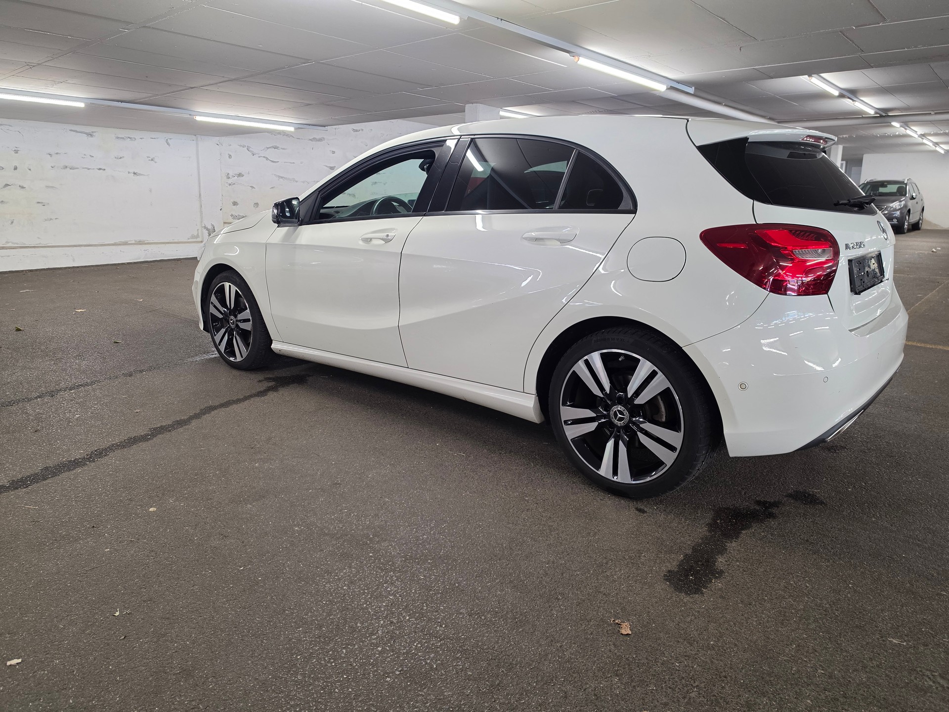 MERCEDES-BENZ A 200-image-5