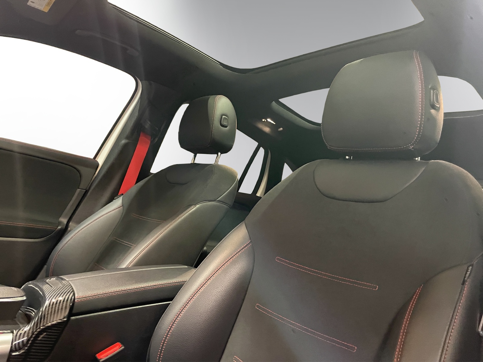 MERCEDES-BENZ GLA 35 AMG 4Matic 8G-Speedshift DCT-image-9