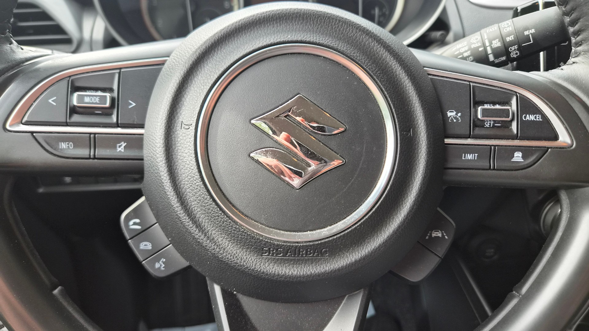 SUZUKI Swift 1.2i Piz Sulai Top Hybrid Allgrip 4x4-image-10