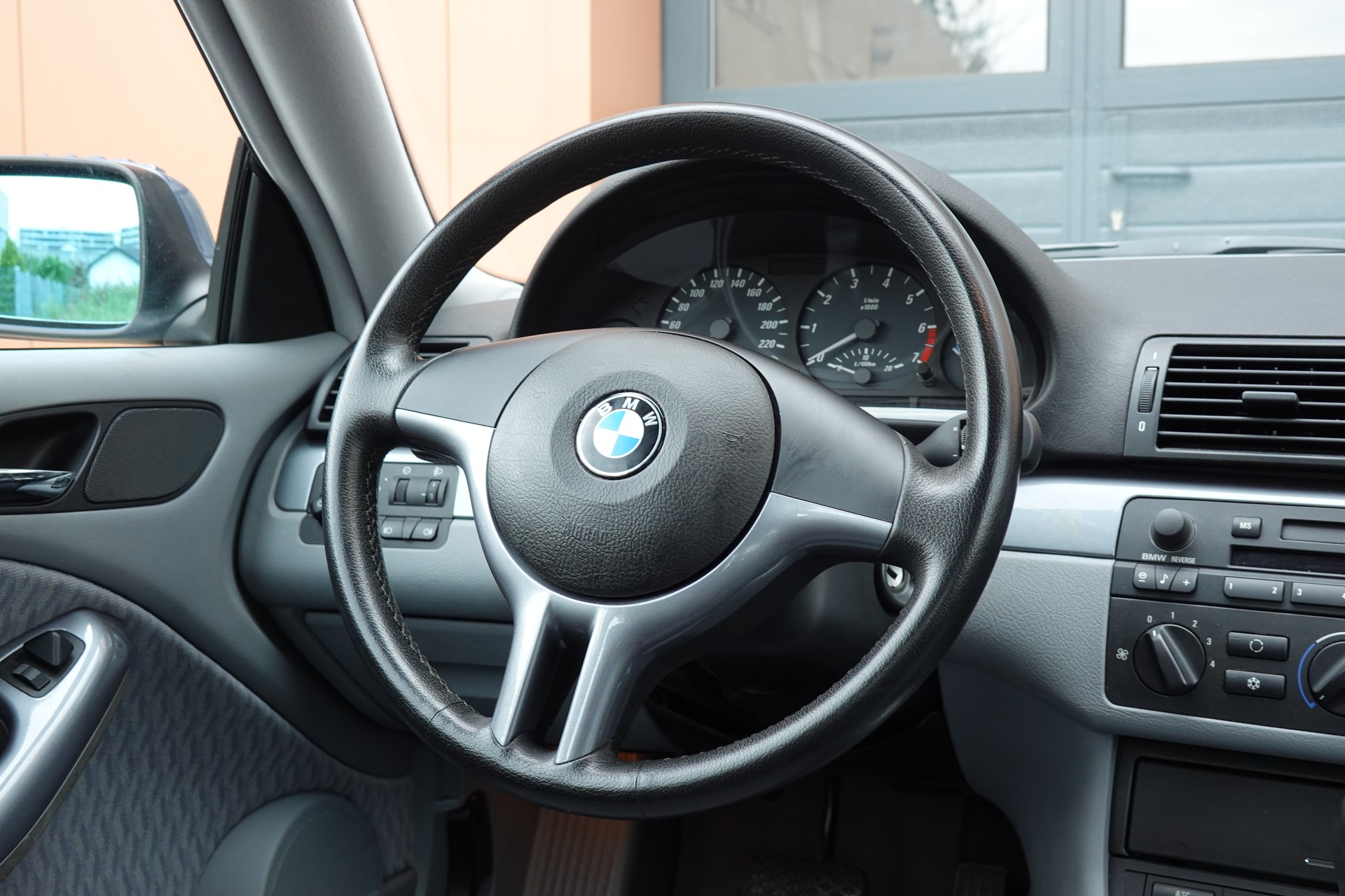 BMW 320Ci Coupé "* CH Auto * 8 Roues * 4 Vitres électriques * Voiture très propre *"-image-11