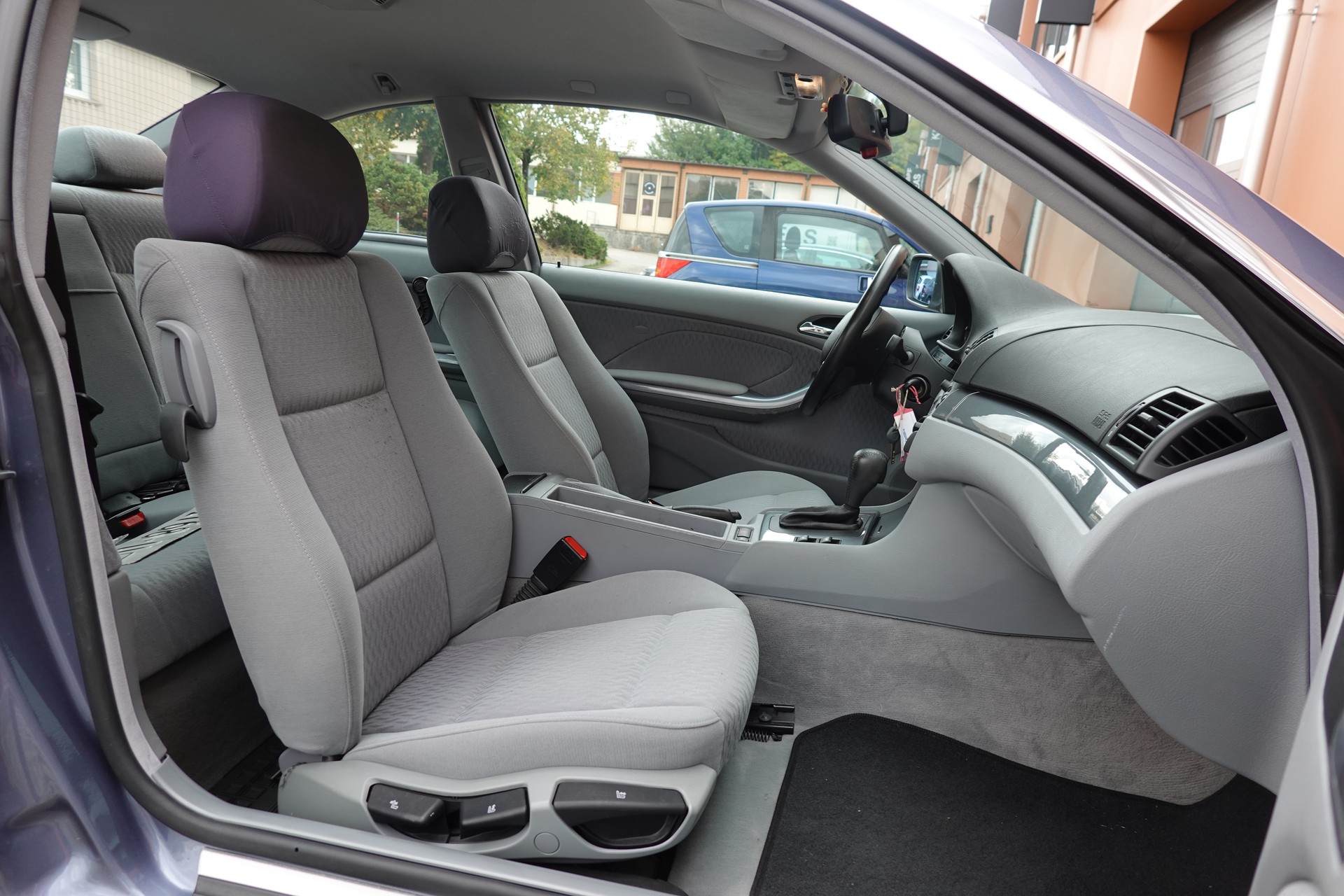 BMW 320Ci Coupé "* CH Auto * 8 Roues * 4 Vitres électriques * Voiture très propre *"-image-16
