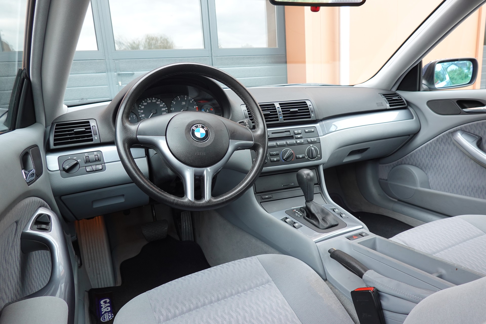 BMW 320Ci Coupé "* CH Auto * 8 Roues * 4 Vitres électriques * Voiture très propre *"-image-12