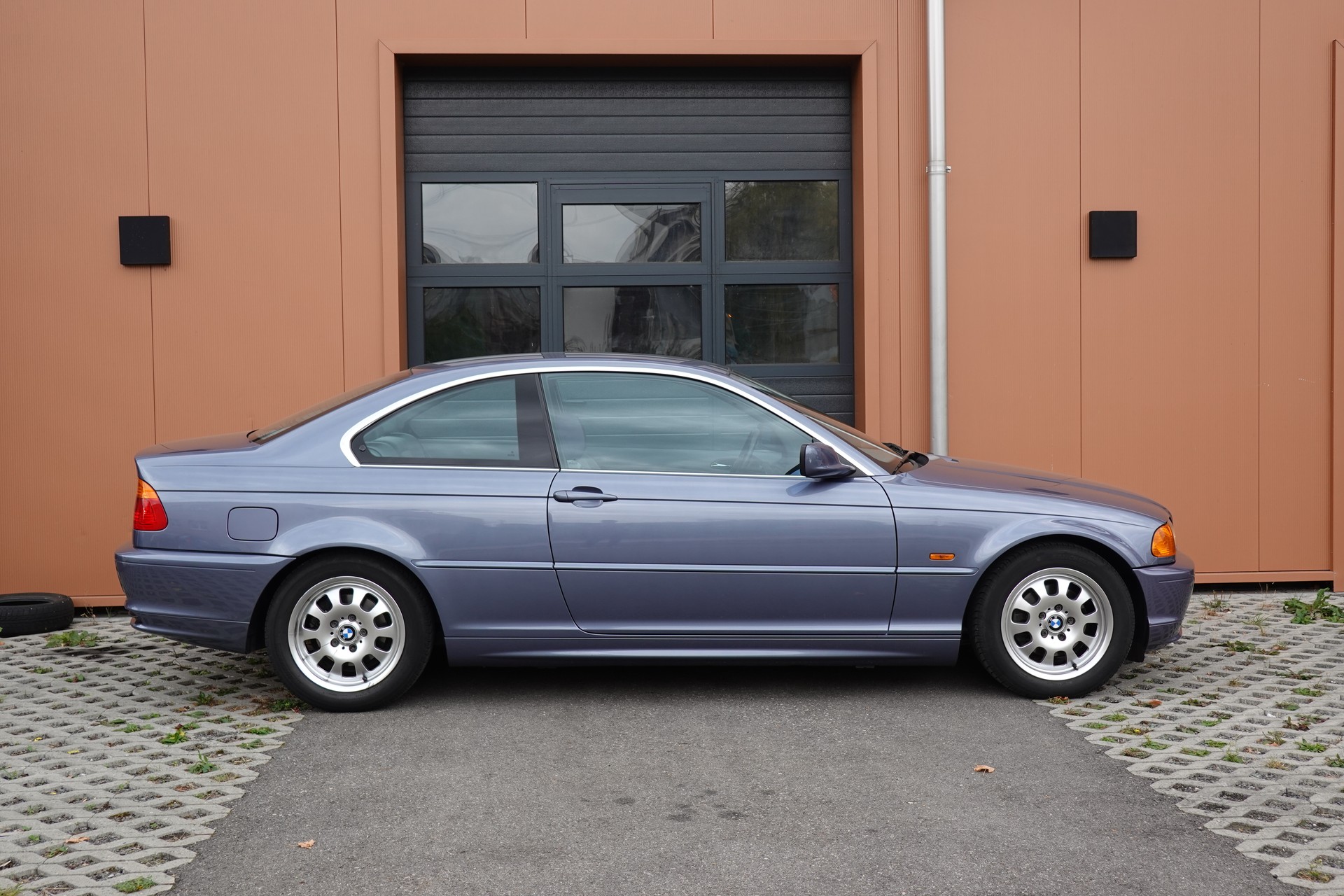 BMW 320Ci Coupé "* CH Auto * 8 Roues * 4 Vitres électriques * Voiture très propre *"-showroom-element-3