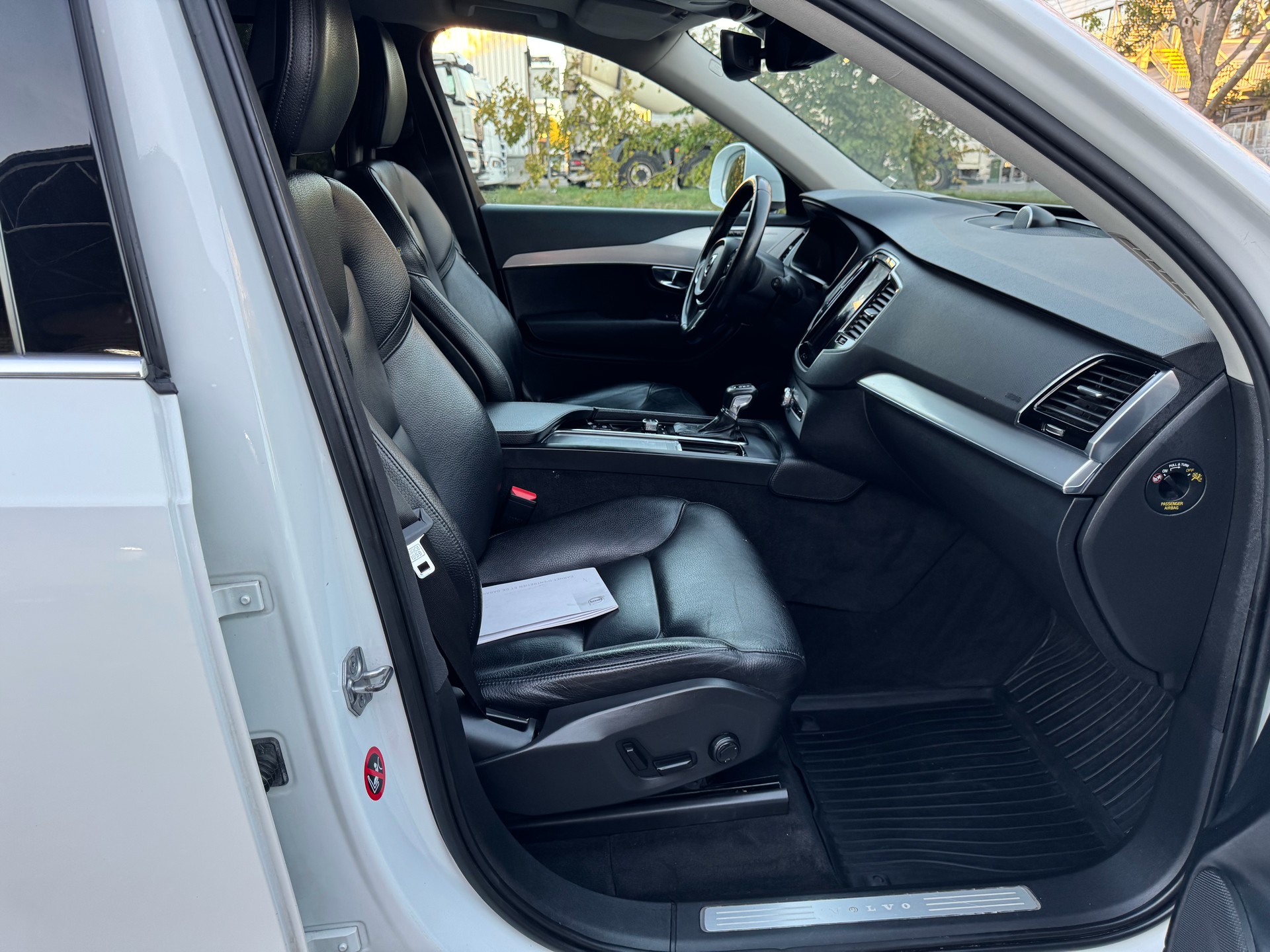 VOLVO XC90 D5 AWD Kinetic Geartronic-image-11