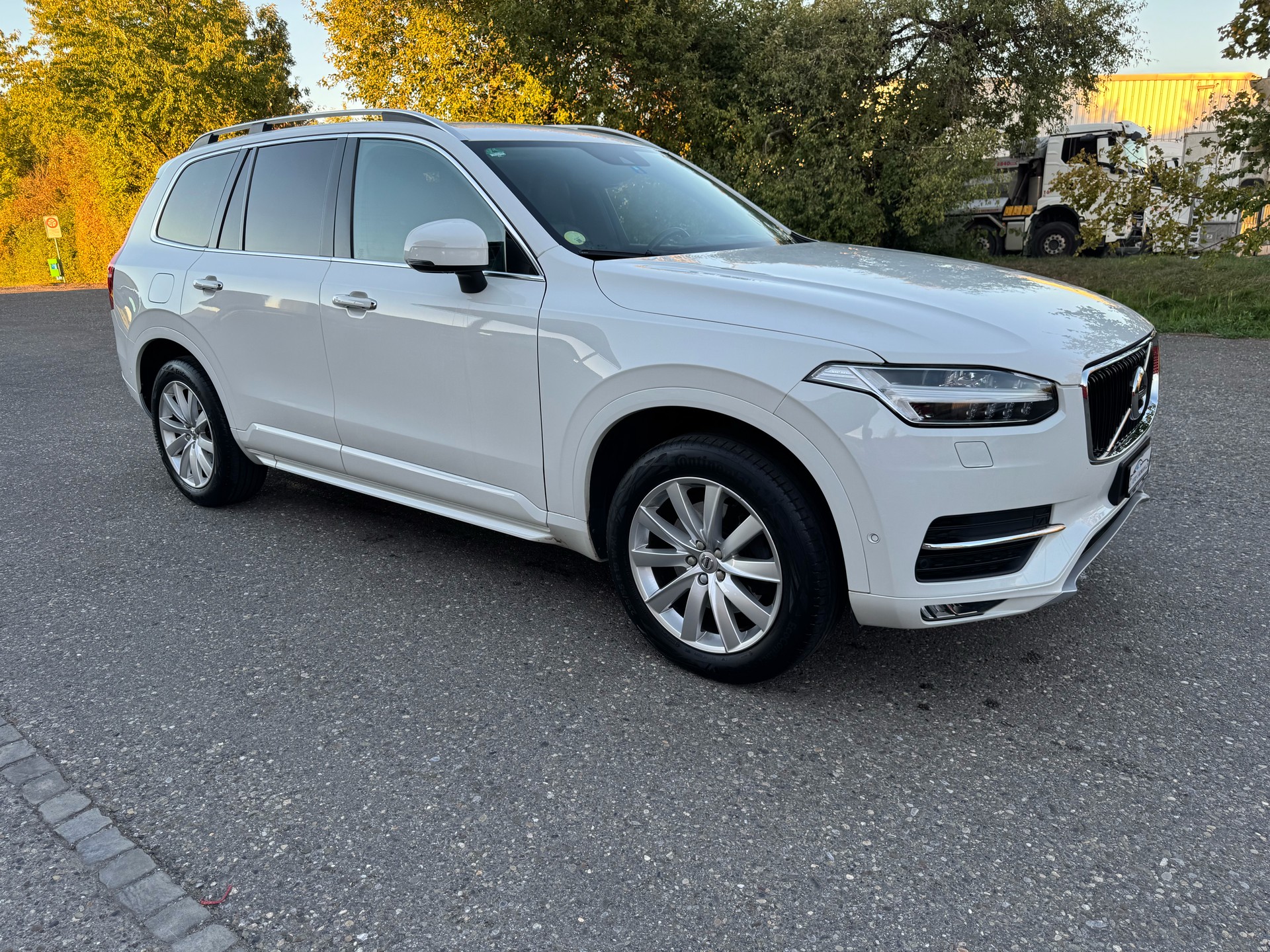 VOLVO XC90 D5 AWD Kinetic Geartronic-image-1