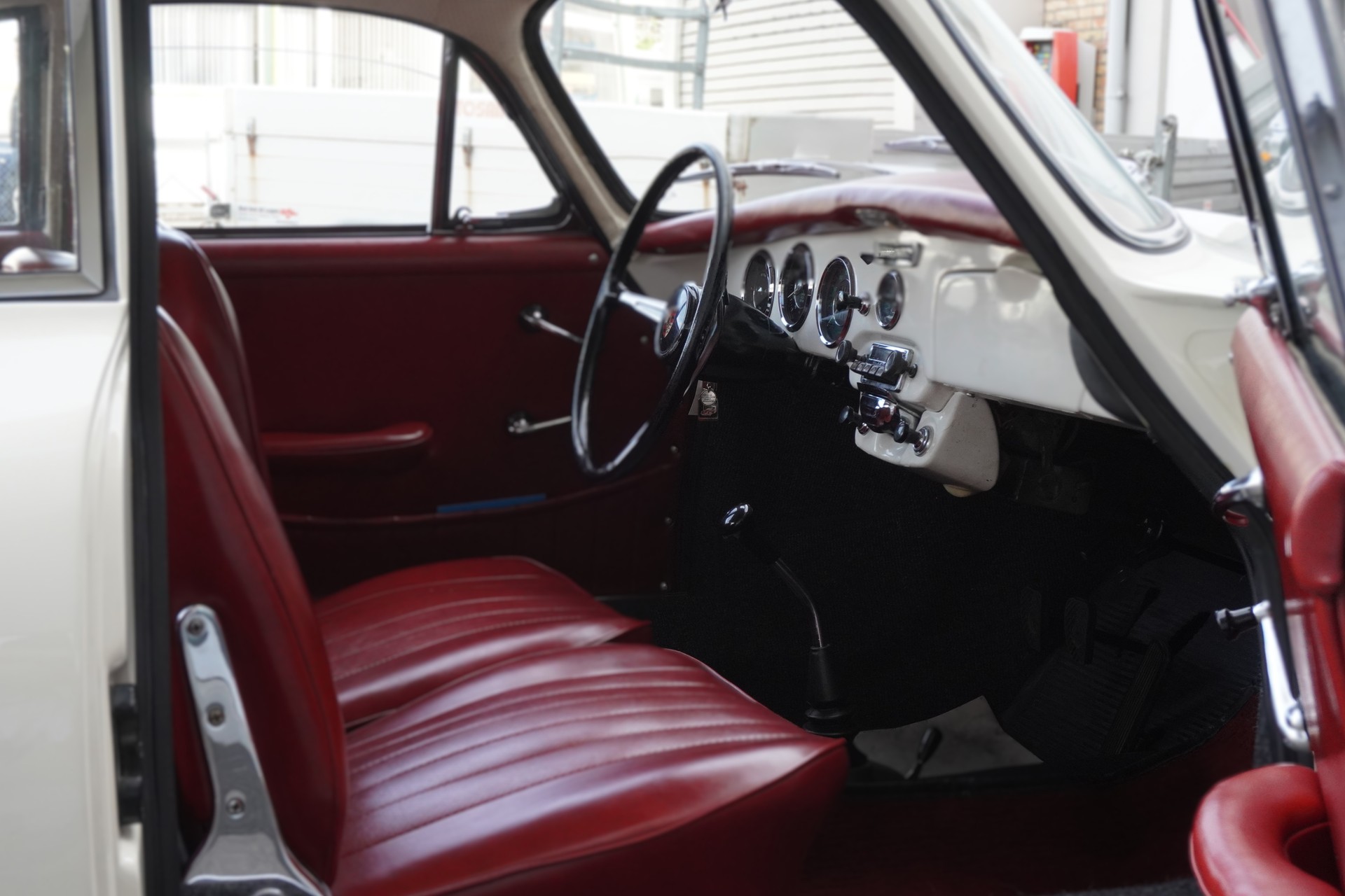 PORSCHE 356 C-image-14