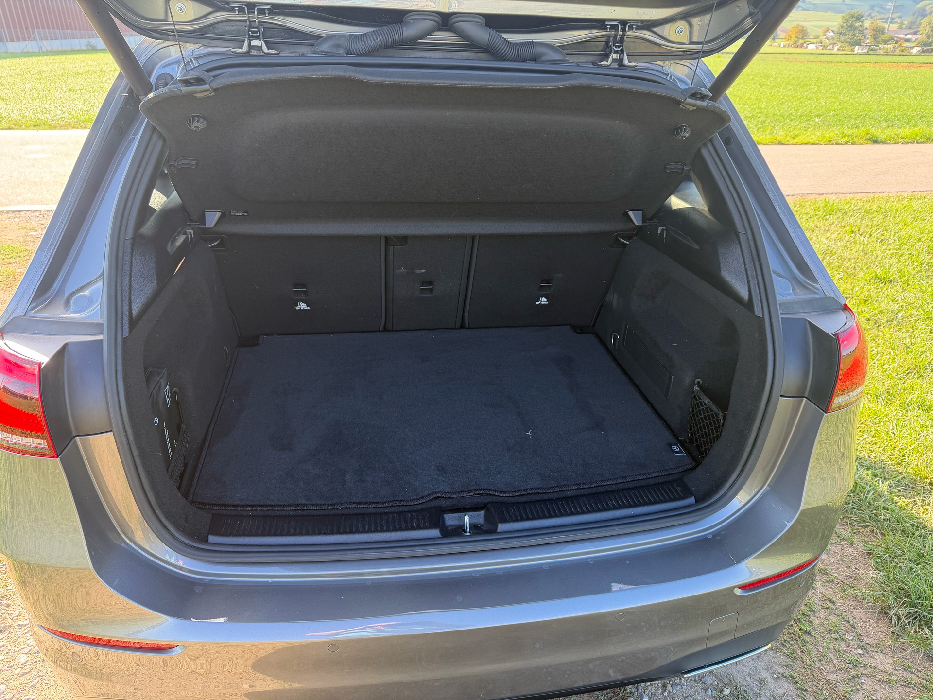 MERCEDES-BENZ B 250 AMG Line 4matic-image-4
