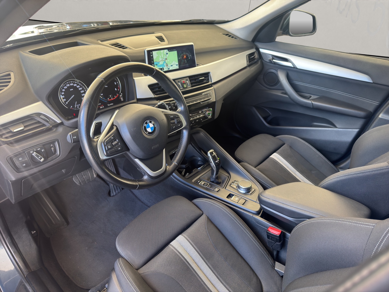 BMW X1 18d xDrive 4x4 SAG-image-8