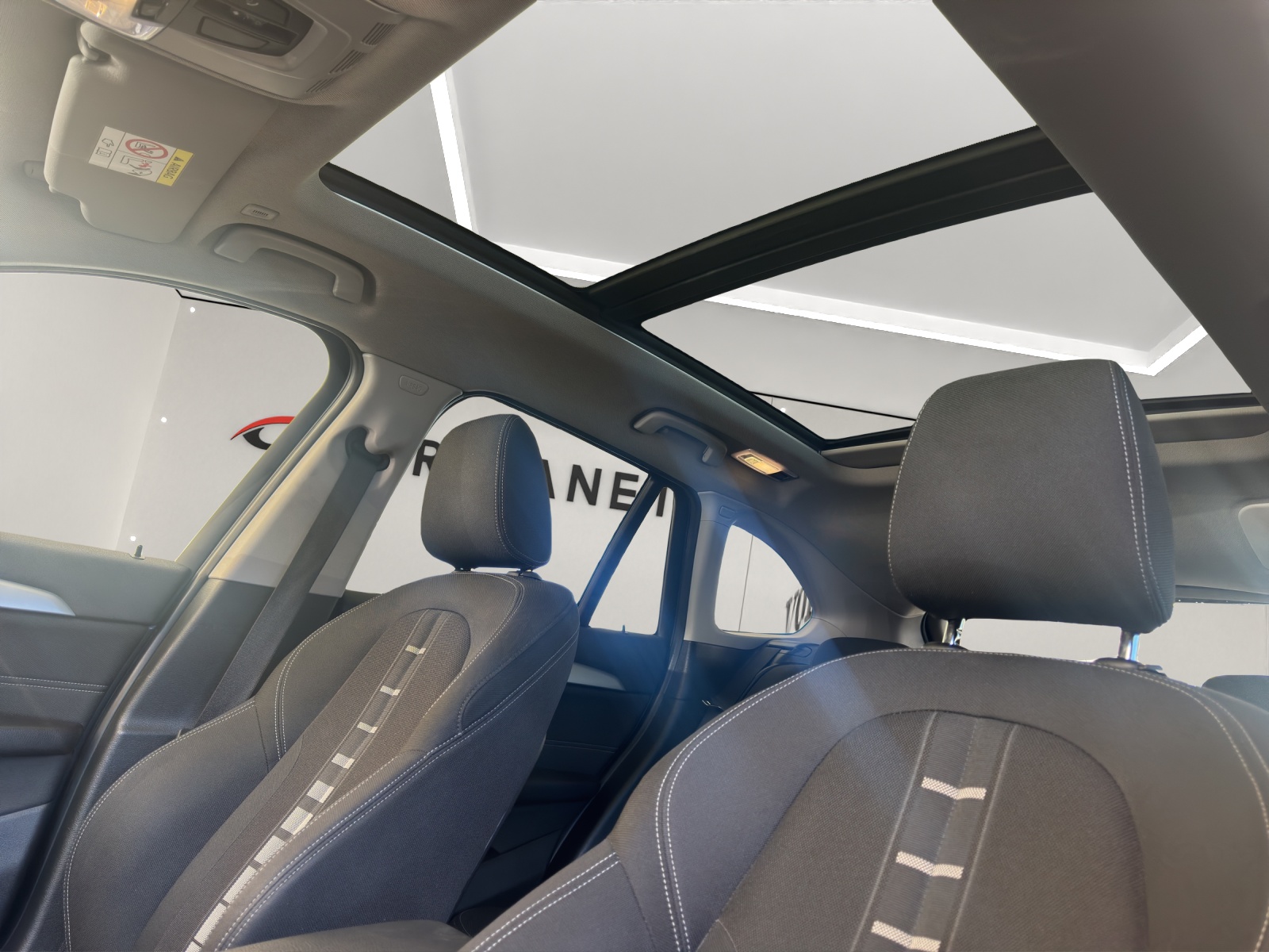 BMW X1 18d xDrive 4x4 SAG-image-11