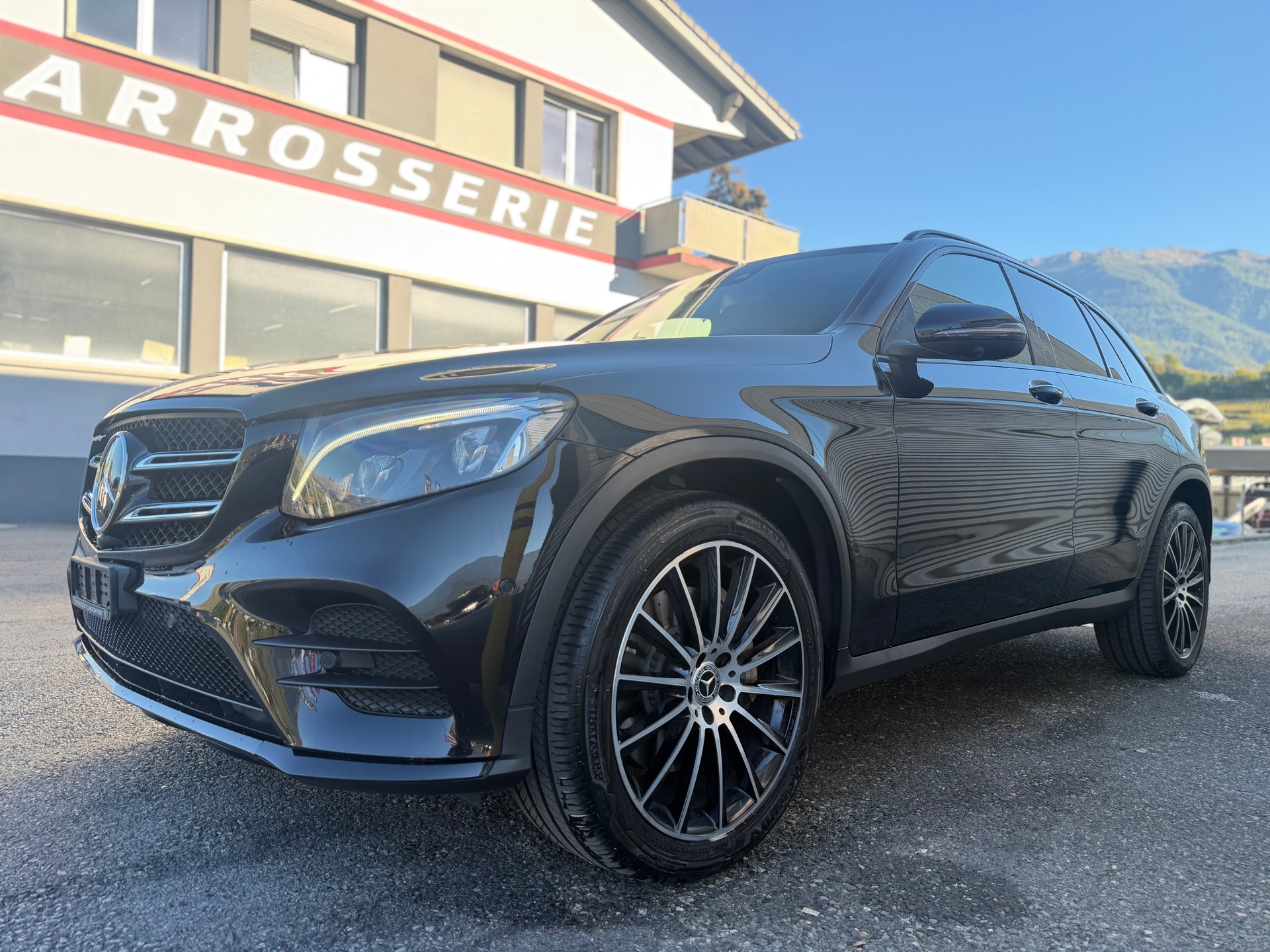 MERCEDES-BENZ GLC 250 AMG Line 4Matic 9G-Tronic-image-0