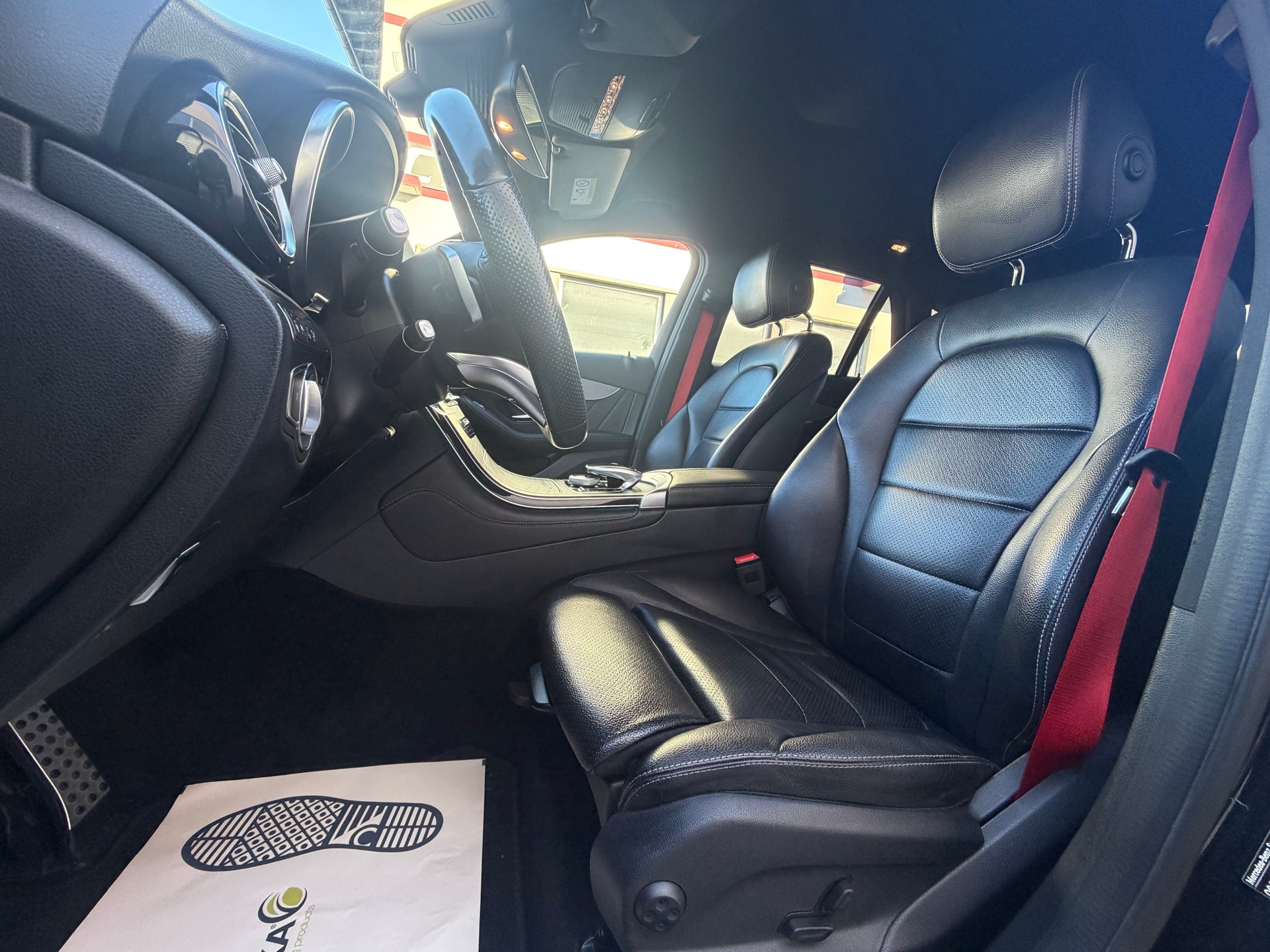 MERCEDES-BENZ GLC 250 AMG Line 4Matic 9G-Tronic-image-5