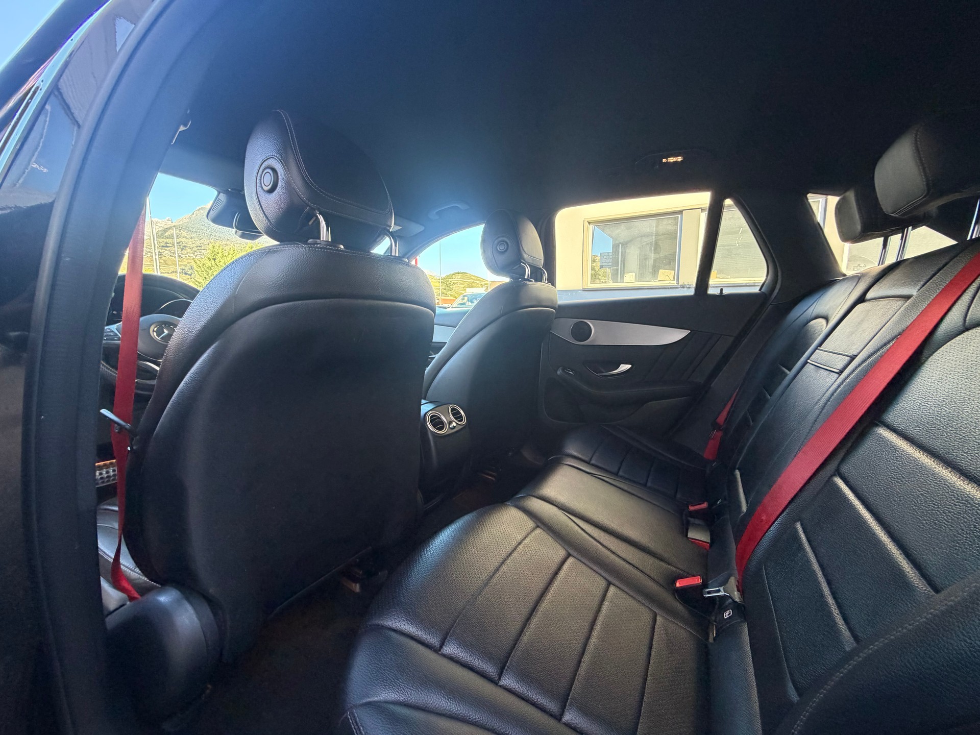 MERCEDES-BENZ GLC 250 AMG Line 4Matic 9G-Tronic-image-6