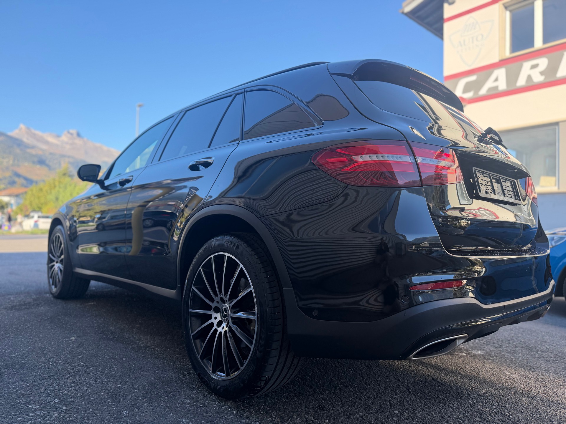 MERCEDES-BENZ GLC 250 AMG Line 4Matic 9G-Tronic-image-4